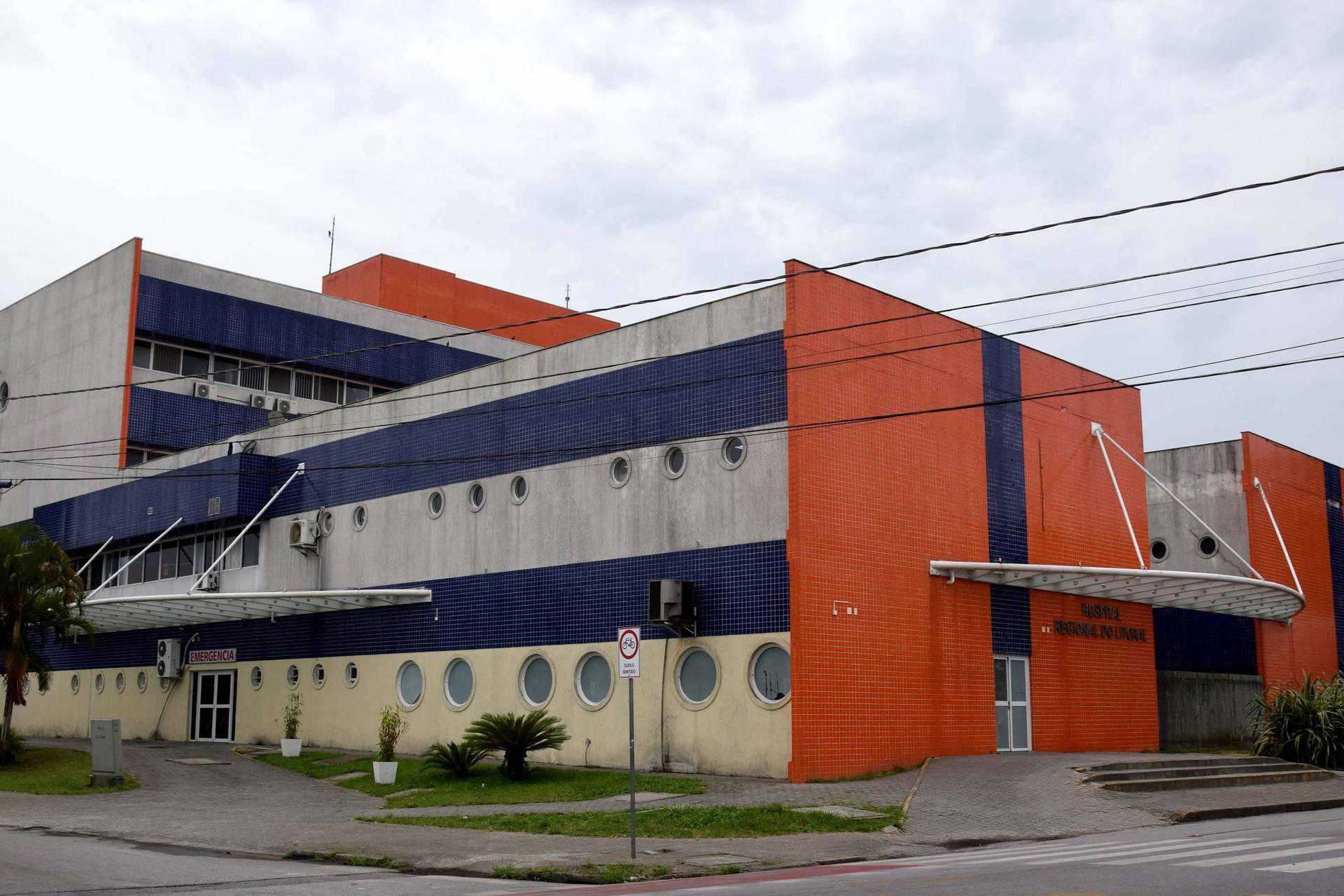 Hospital Regional do Litoral divulga dados de atendimento após denúncias de precariedade