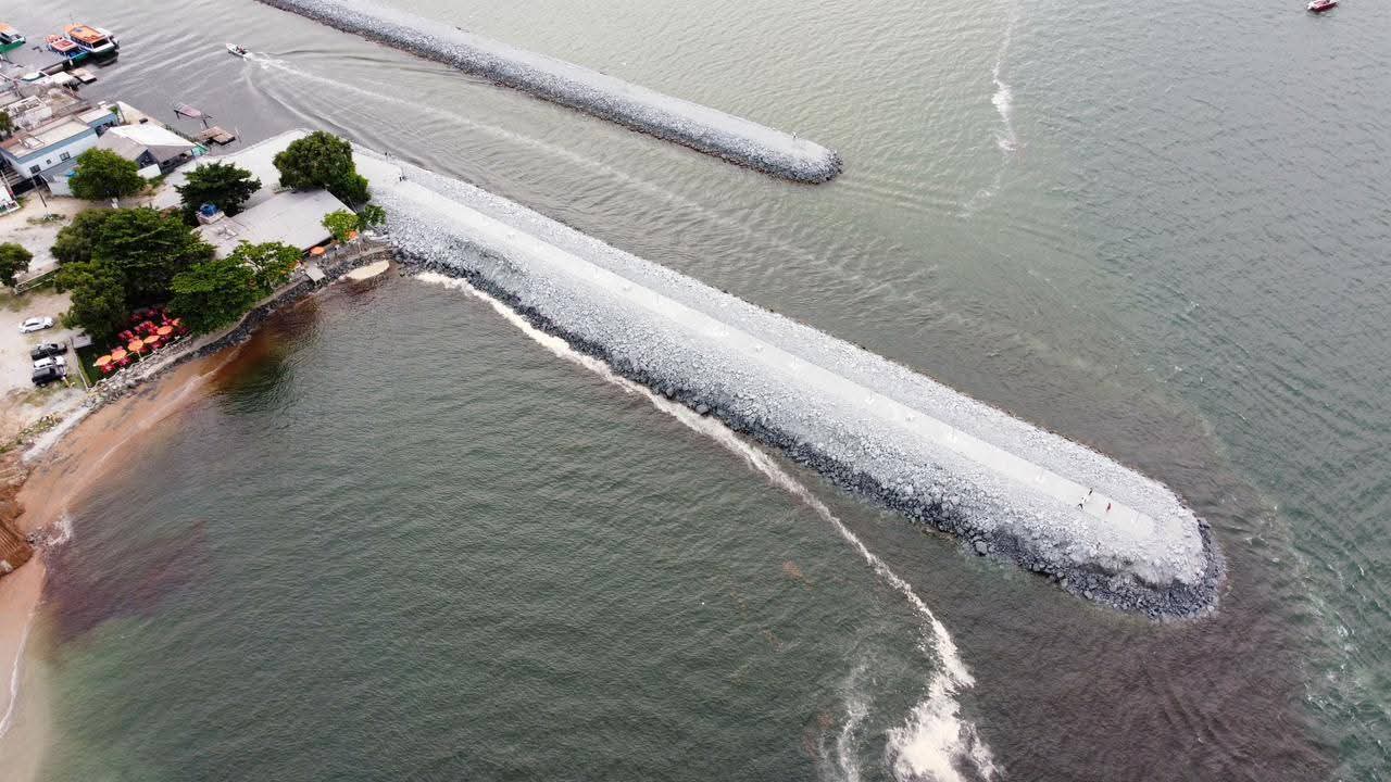 Vistoria técnica em molhes de Pontal do Sul levanta alerta sobre a estrutura