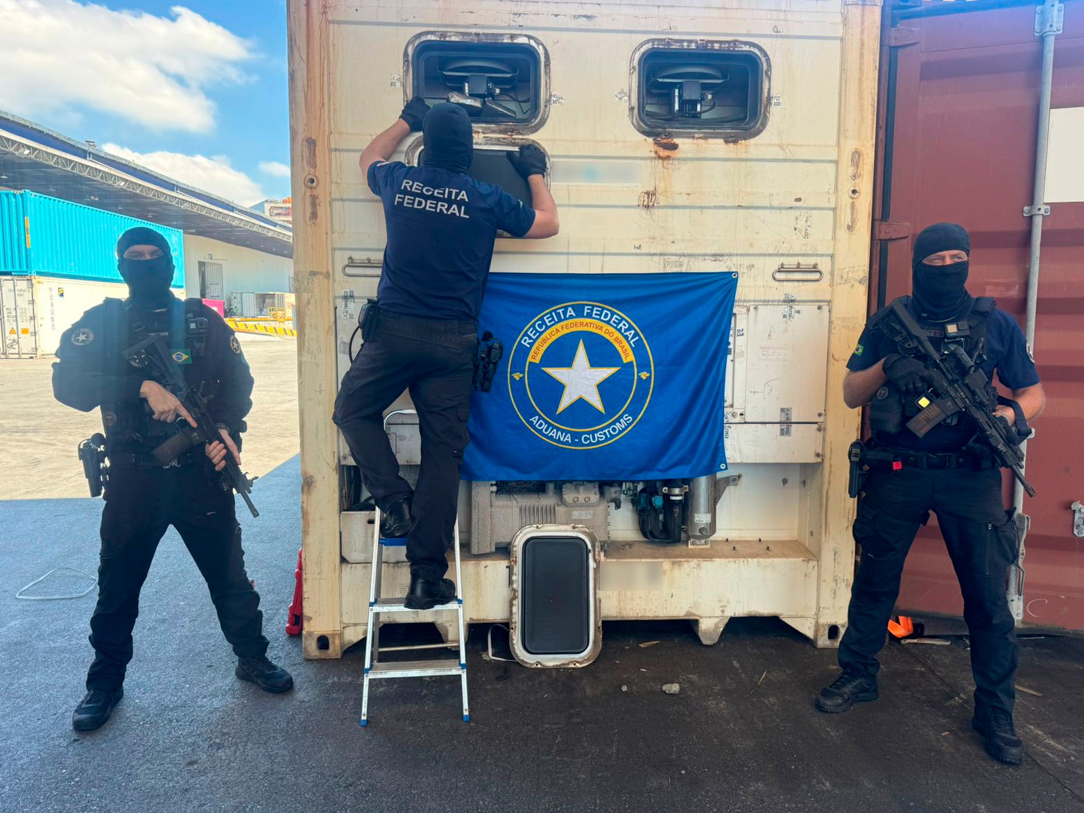 Receita Federal apreende 12 quilos de cocaína em terminal marítimo privado, em Paranaguá