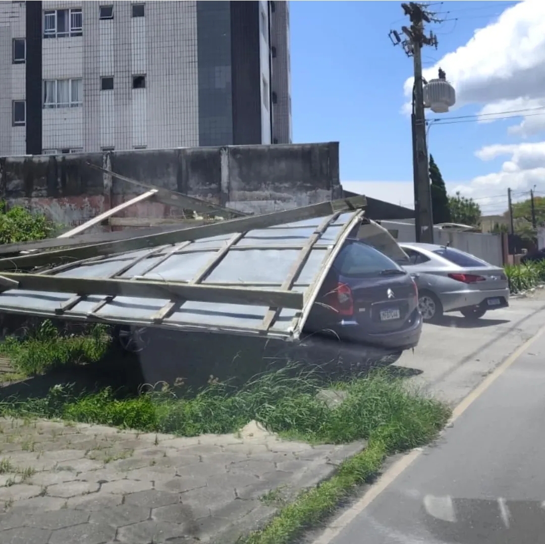Rajadas de ventos fortes causam estragos nesta quarta-feira (10), no Litoral do Paraná