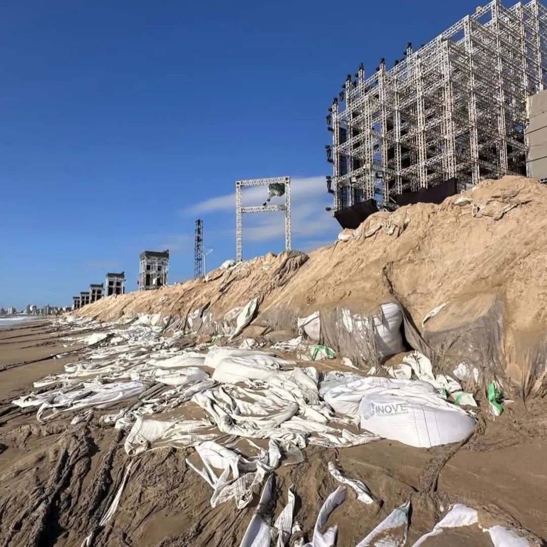 Mar volta a levar embora engorda da praia em Matinhos