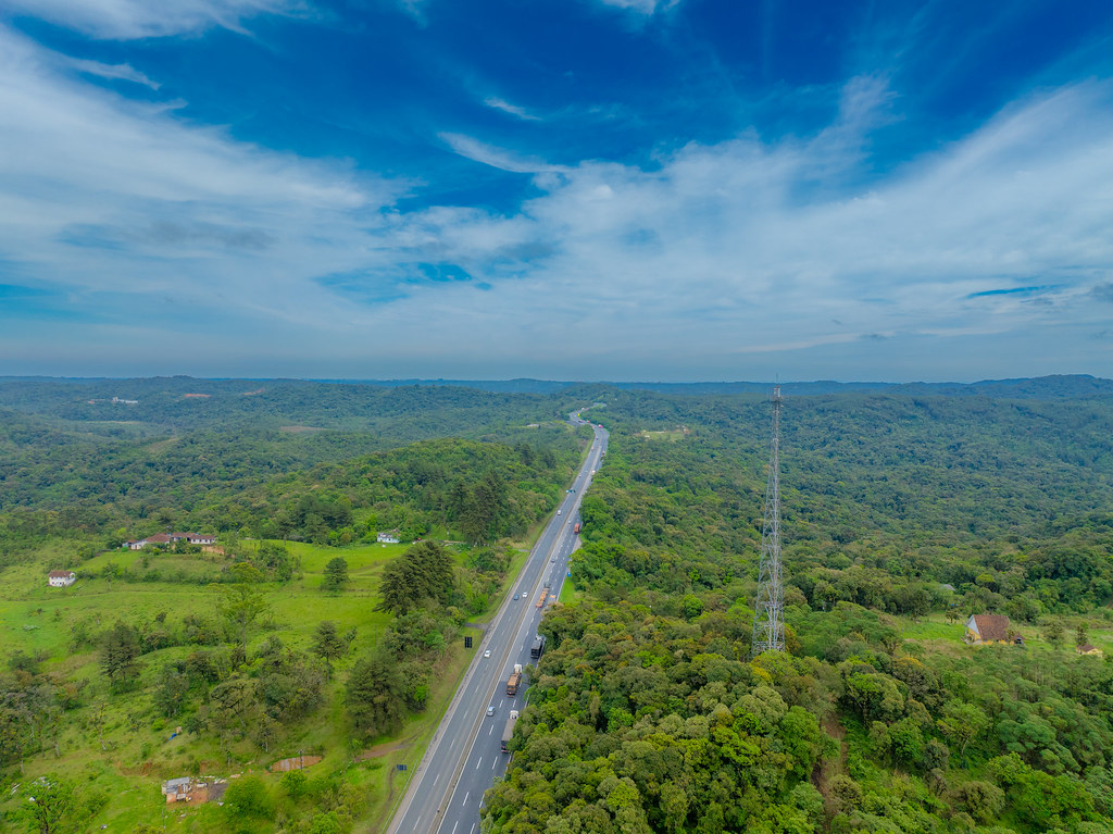 BR-277 espera 20% mais veículos neste feriado em direção ao Litoral