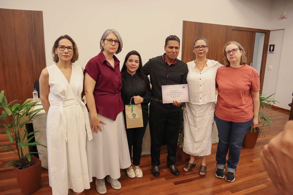 UEL concede diplomação póstuma a estudante vítima de feminicídio