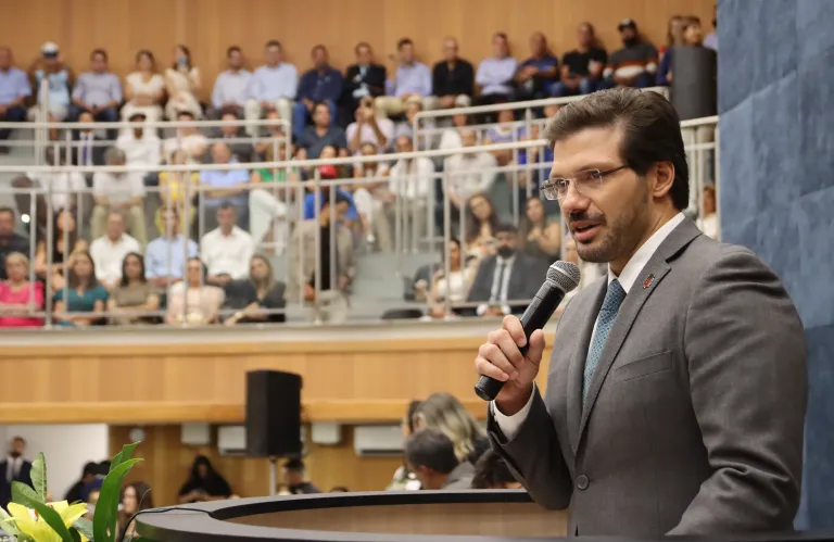 Aprovação do prefeito de Londrina cai 9 pontos; desaprovação cresce 21