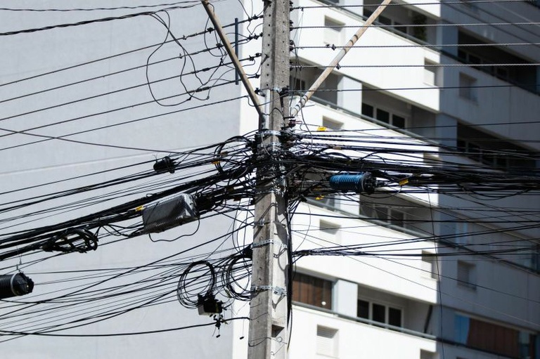 Furto de cabos elétricos causa cancelamento de aulas em Curitiba