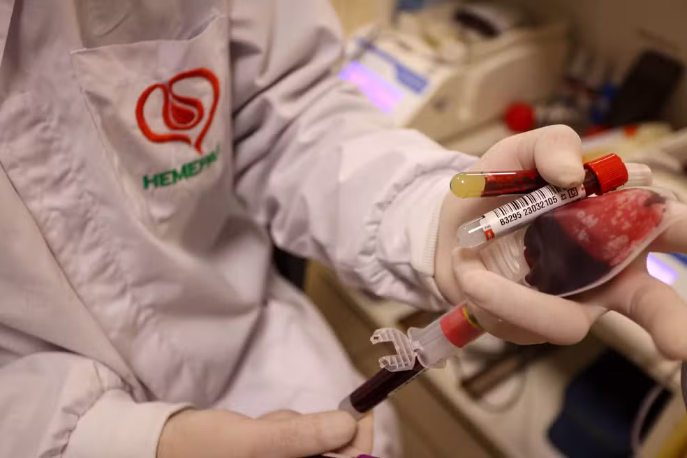 Hemepar sorteia camisas de times e da Seleção Brasileira para doadores de sangue