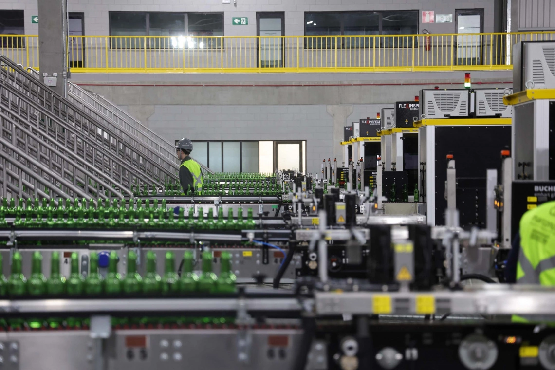 Ambev investe R$ 1 bilhão em nova fábrica de garrafas de vidro em Carambeí; empresa prevê gerar 400 empregos