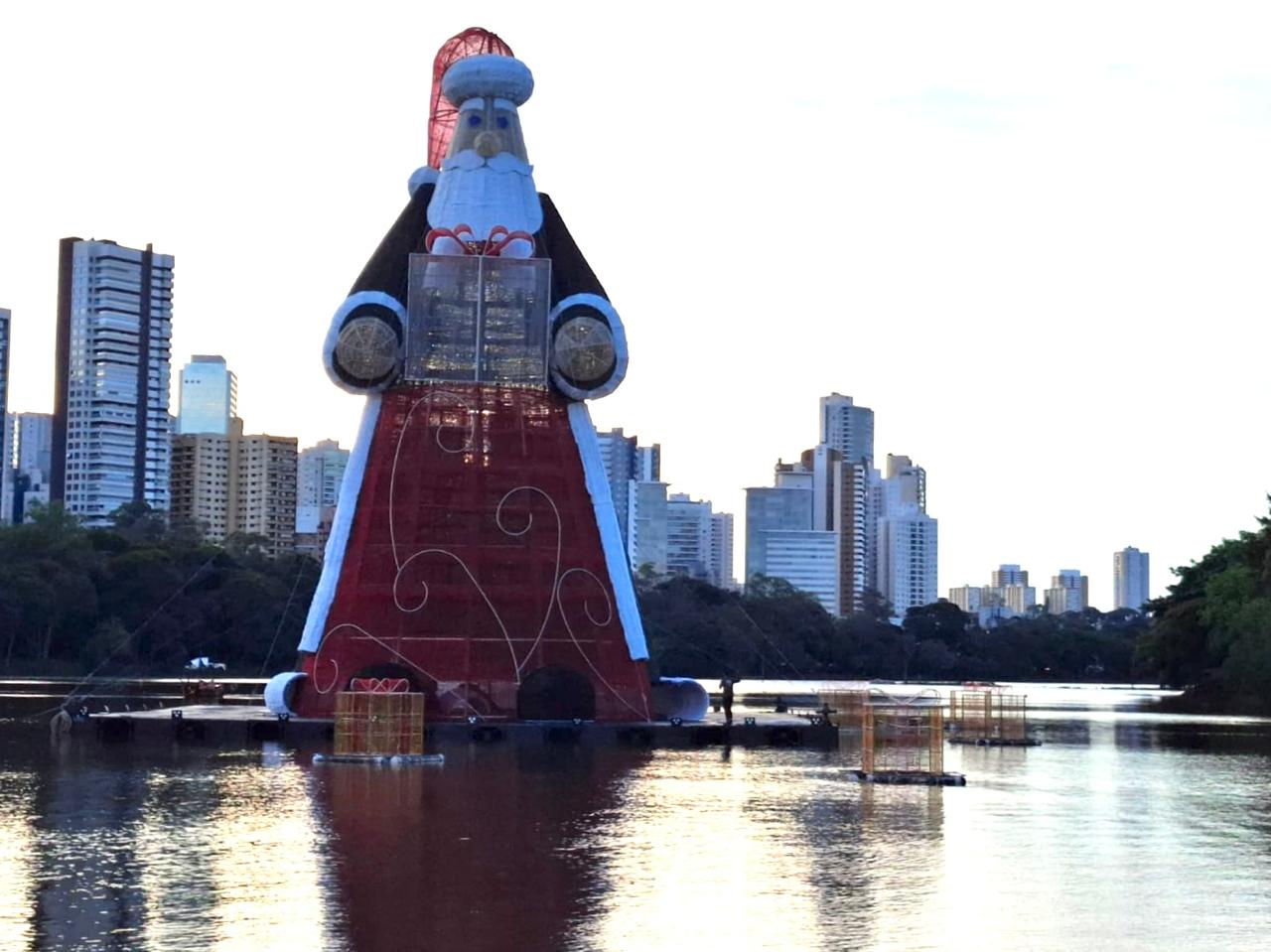 Papai Noel de Londrina pode ser o maior do mundo; mas pra muita gente é o mais feio