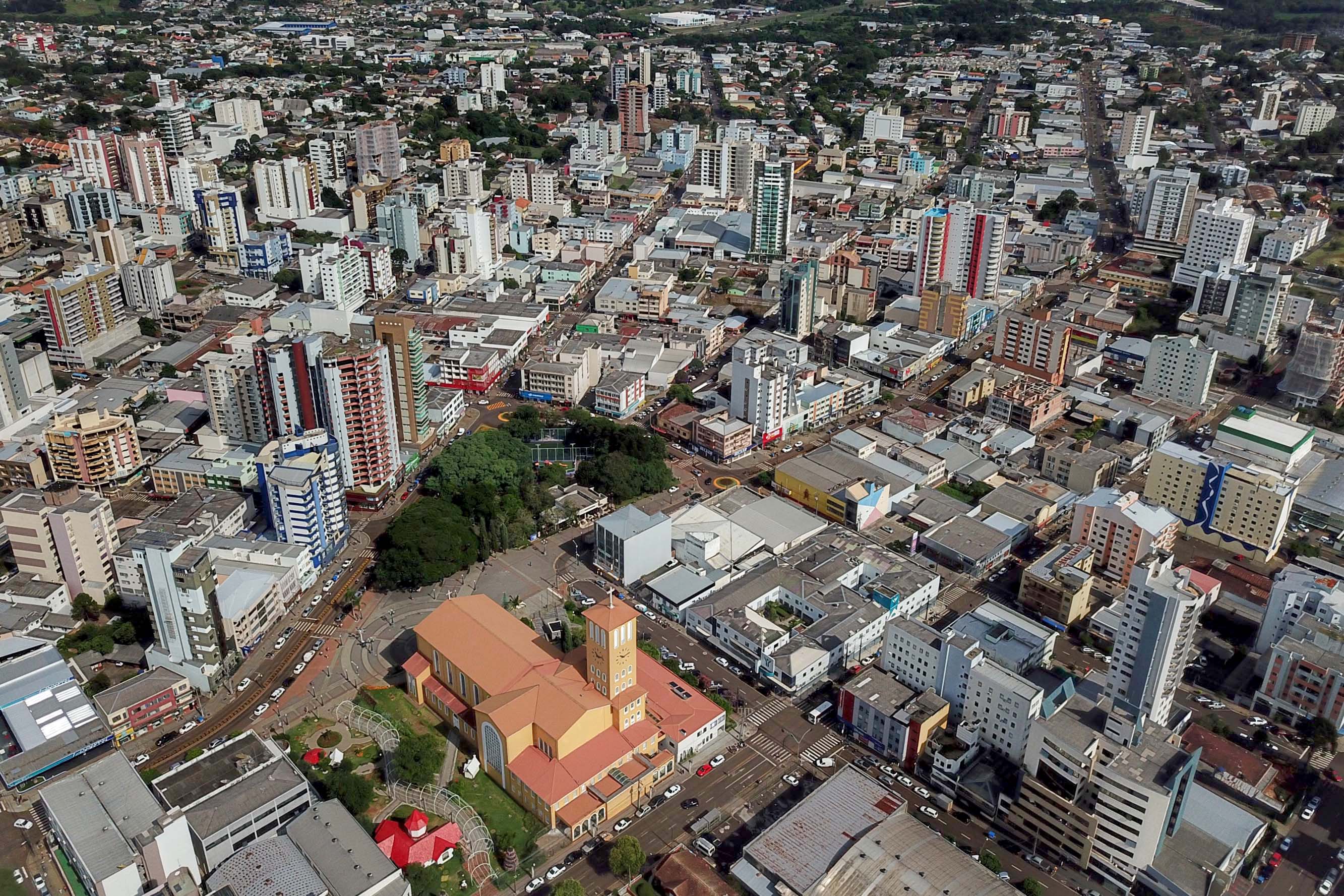 Ponta Grossa lidera crescimento do PIB entre os maiores municípios do Paraná em 2023