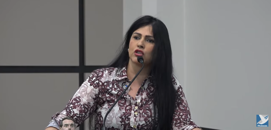Vereadora maringaense retoma discurso pró-ditadura e usa bíblia para legitimar defesa de Bolsonaro