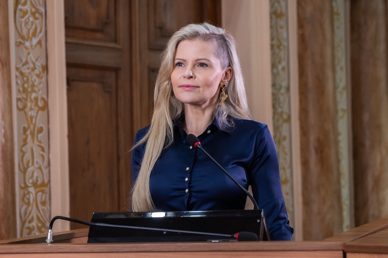 Emenda de vereadora de Curitiba destina R$ 250 mil para produtora de primo de Ratinho Jr.