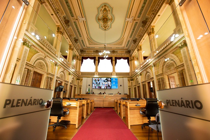 Vereadores de Curitiba abandonam sessão para não votar utilidade pública de terreiro de umbanda