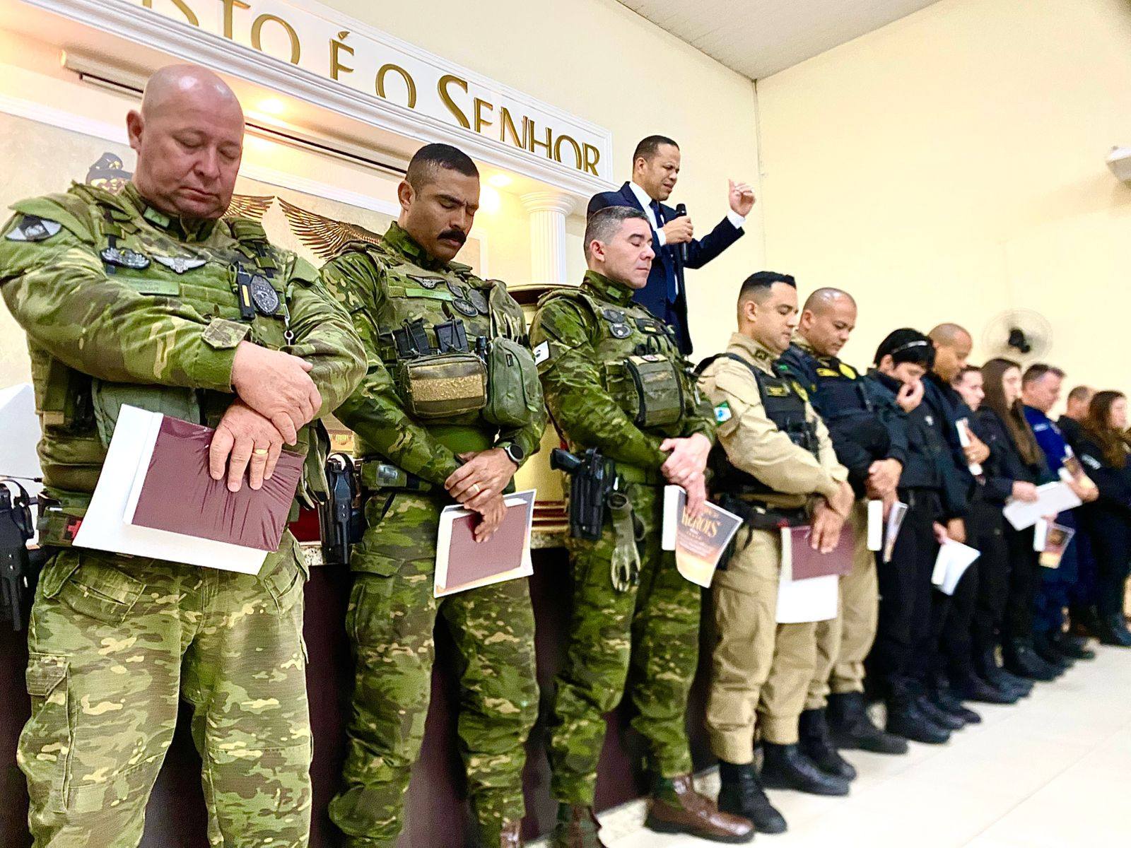Contrariando Portaria da PM, Igreja Universal atua irregularmente em quartéis do Paraná
