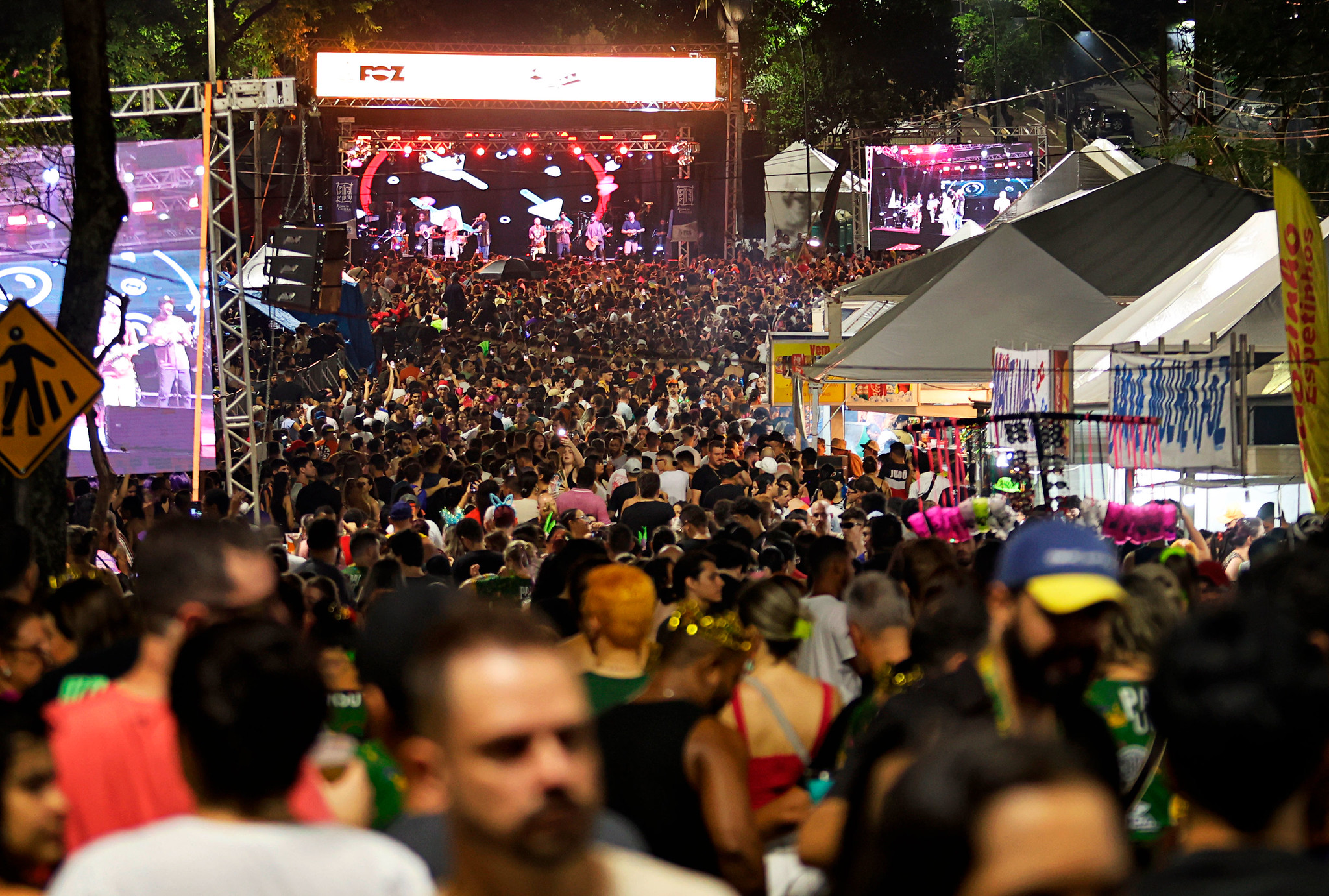 Falamansa puxa a noite de sábado no FozFolia após estreia sob chuva