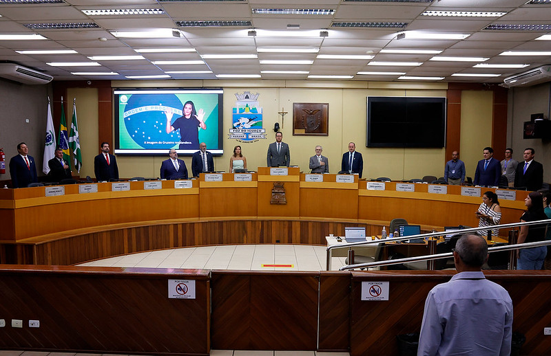 Só vereadoras assinam moção contra General Silva e Luna, e Câmara arquiva proposta