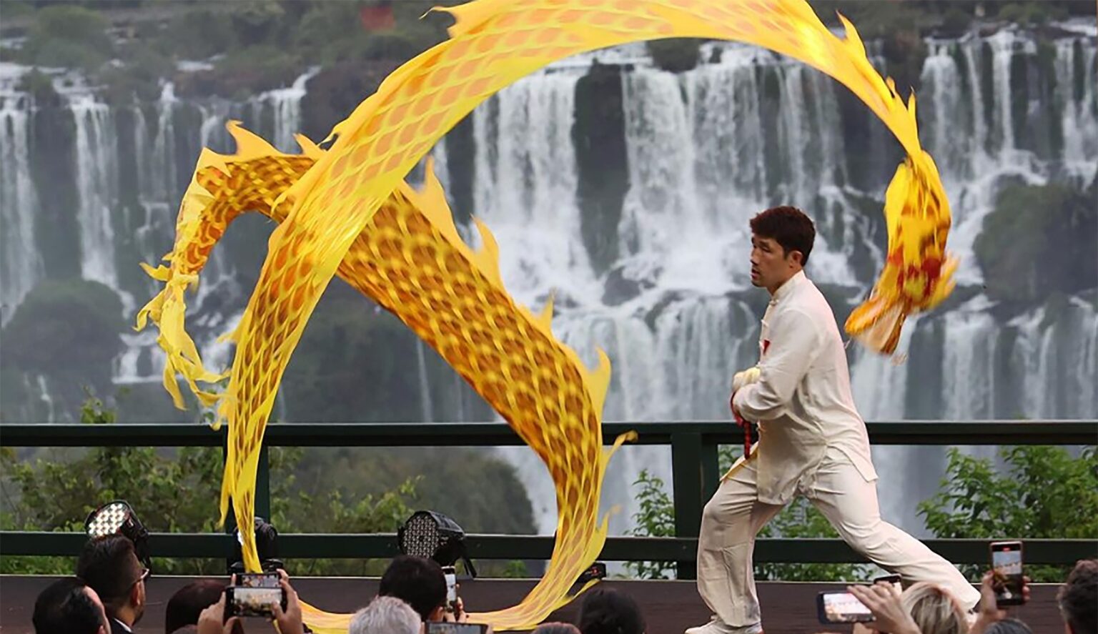 Ano Novo Chinês ocupa a Praça da Paz neste domingo em Foz do Iguaçu
