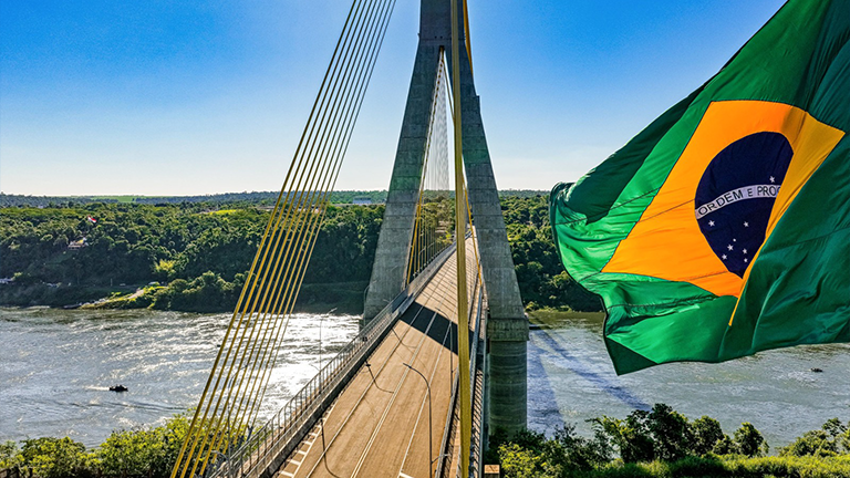 Receita proibe ônibus de turismo na Ponte da Amizade a partir de 19 de janeiro