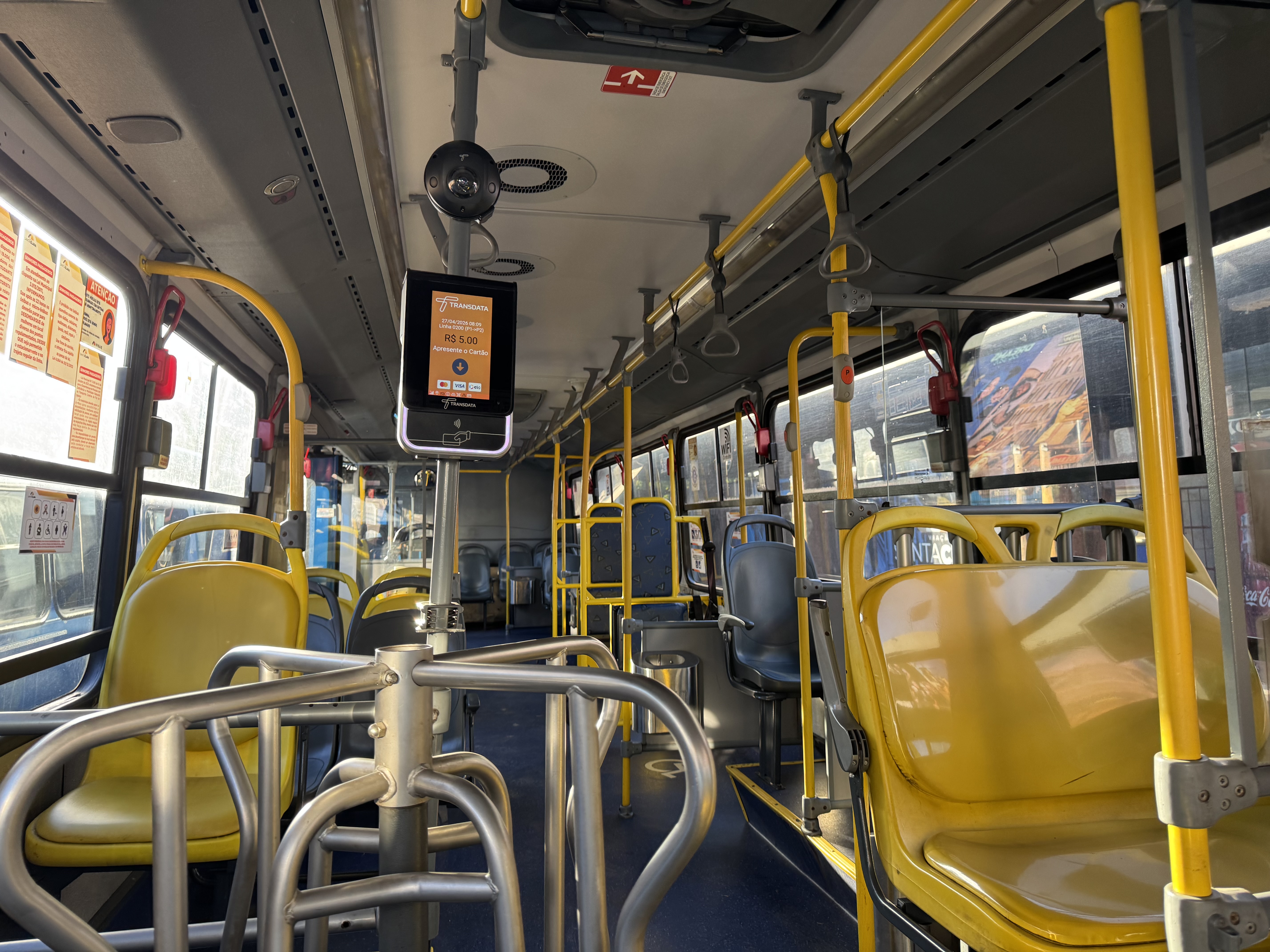 Prefeito diz que empresa cobra valor fora do contrato e impasse mantém ônibus parados em Foz