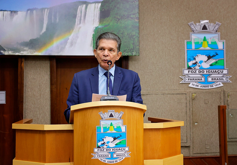 Silva e Luna cria secretaria e sobrepõe cargos no comando da Prefeitura de Foz
