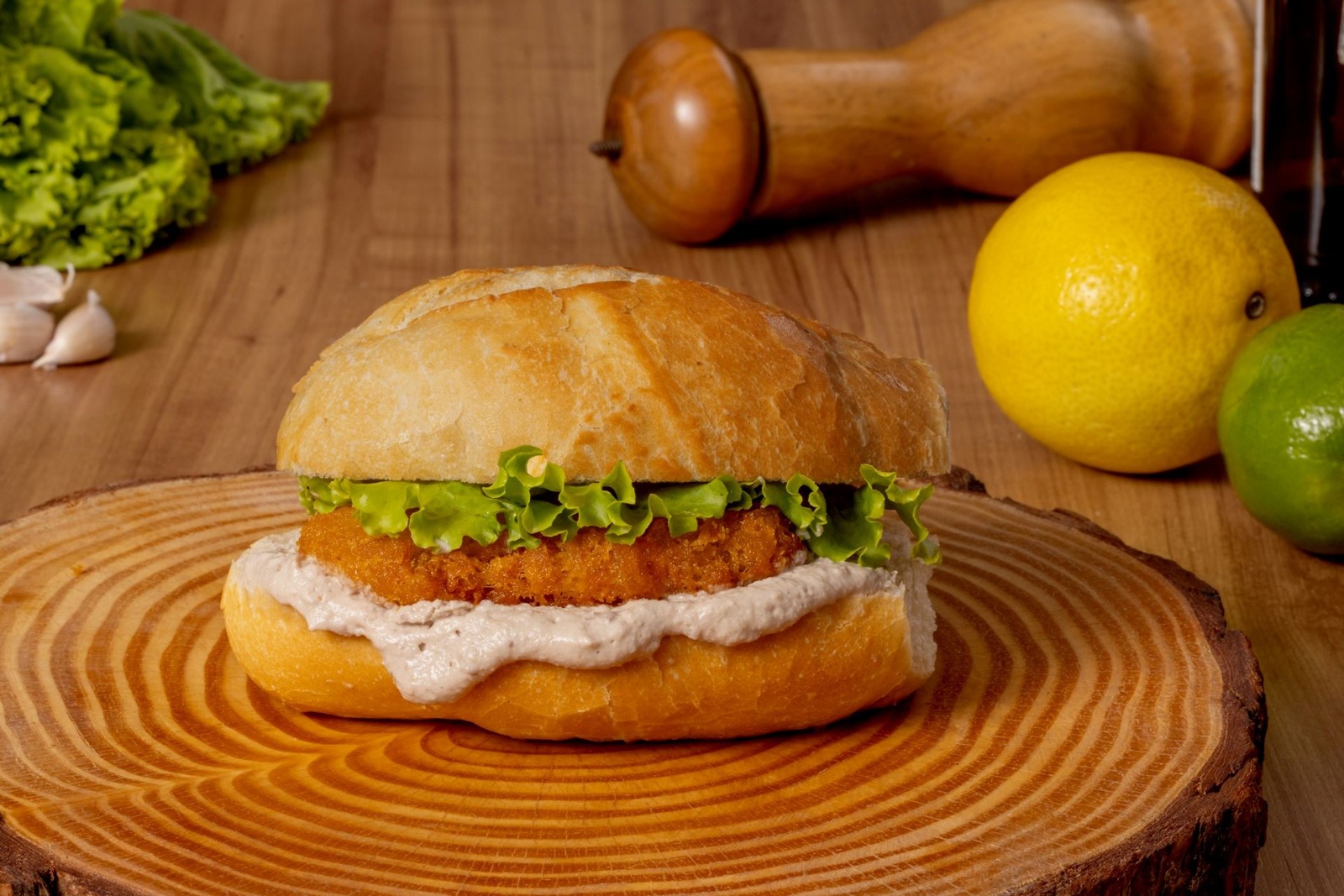 Em terra de pão com bolinho quem faz bacalhau é rei